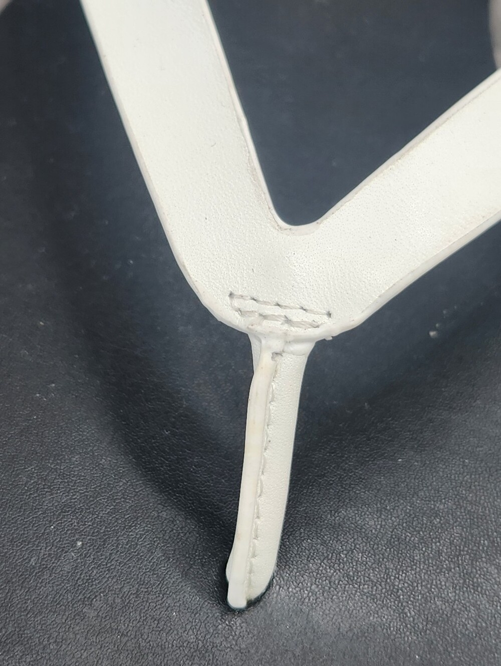 Gianni Bini Thong Sandals 10 White Leather Steffan Casual Effortless New $50 - Picture 6 of 15
